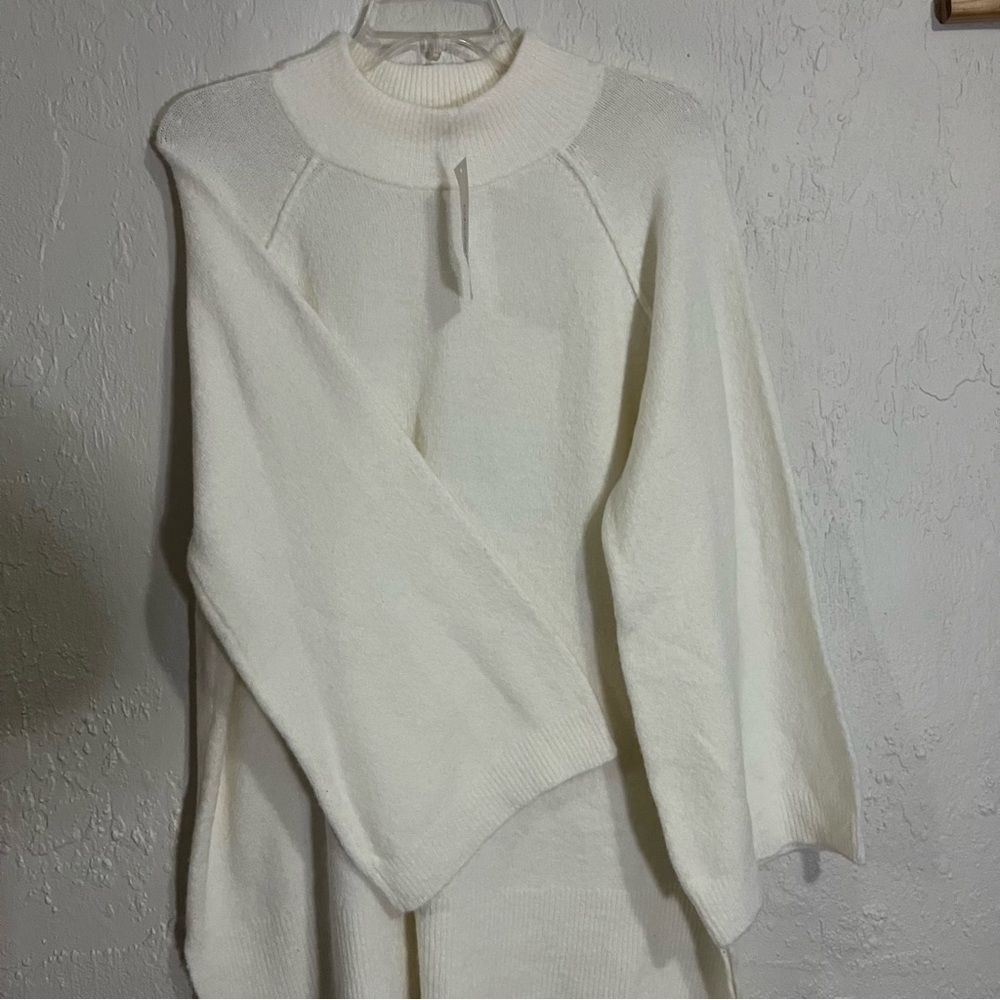 NWT Calvin Klein Ivory Mock Neck Sweater, Wide Arms, XL - Picture 3 of 7